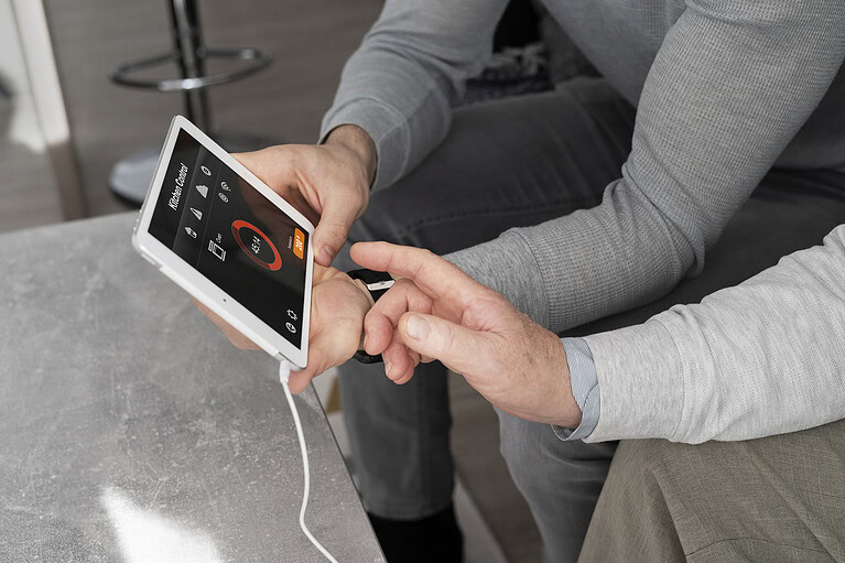 Wolfgang Skischally berichtet, wie Elektrosmog unser Wohlbefinden beeinflussen kann